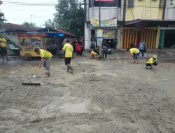 Taufiq Erman Calon Anggota DPRD Provinsi Riau Nomor Urut 3 Bantu Perbaiki Jalan Rusak di Kelurahan Pesisir
