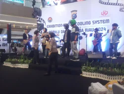 Bermain Kuis dan Bagi Bagi Helm, Kasi Dikmas Bersama Team Binluh Polantas Polda Riau Gelar Kampanye Keselamatan