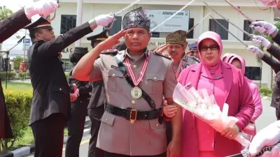 Kapolres Pelalawan Pimpin Pelepasan Purna Bakti dan Pengantar Tugas Personel Polres Pelalawan