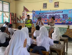 Police Goes To School Satlantas Polres Pelalawan di SMPN 1, Dalam Rangka Operasi Tertib Ramadhan Lancang Kuning 2024