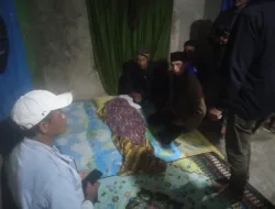 POLSEK CIBUNGBULANG BERSAMA INSTANSI TERKAIT DAN WARGA MASYARAKAT EVAKUASI BOCAH YANG TERCEBUR KE ALIRAN SUNGAI DI DESA PAMIJAHAN