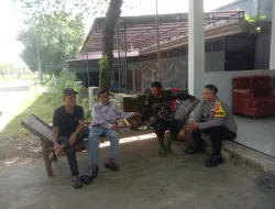 Bhabinkamtibmas Wilayah Hukum Polsek Klapanunggal Sambang Kepala Dusun Jalin Silahturahmi Dan Sampaikan Himbauan Kamtibmas