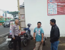 Bhabinkamtibmas Wilayah Hukum Polsek CSR (Cisarua) Sambang Warga Beri  Himbauan Dan Ajak Jaga Kamtibmas