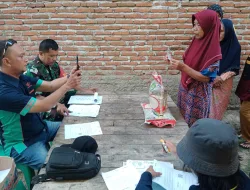 Inilah Salah Satu Cara Bantu Masyarakat Babinsa Dampingi Pendistribusian Bantuan Beras