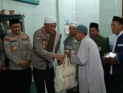 Dalam Rangka Cooling System Pemilu, Ditbinmas Polda Metro Jaya Gelar Subuh Keliling Seraya Serahkan Bantuan Alquran Dan Sembako