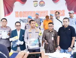 Kapolres Metro Bekasi Pimpin Konferensi Pers Penangkapan Dokter Gadungan