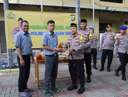 Pembagian Takjil Gratis oleh Polres Kepulauan Seribu Mewujudkan Kondisi Kamtibmas yang Kondusif di Bulan Suci Ramadhan
