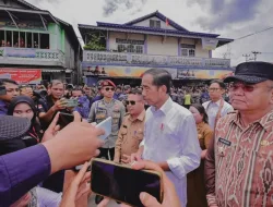 Persiapan Lebaran, Presiden Jokowi Pantau Stabilitas Harga di Pasar Sungai Ringin Sekadau
