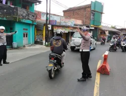 Anggota Personil  Wilayah Hukum Polsek Ciampea Laksanakan Giat Rutin Dalam Pengaturan Lalulintas