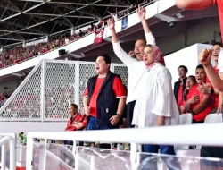 Presiden Joko Widodo Beserta Ibu Iriana Saksikan Kemenangan 1-0 Timnas Indonesia Atas Vietnam