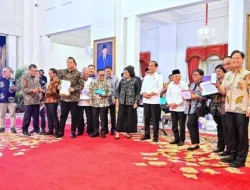 Presiden Jokowi dan Anggota Kabinet Indonesia Maju Sampaikan SPT Pajak 2023 di Istana Negara