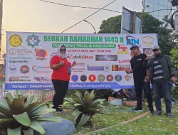 Komunitas Wartawan Online Berbagi Takjil Eva Andryani : Ibarat Lidi, Kami Adalah Kekuatan Yang Tak Terbantah