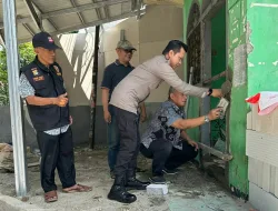 Pokdarkamtibmas Bhayangkara Sub Sektor Grogol Utara Gotong Royong Renovasi Pos Lingkar Kenanga Raya