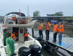 Kapolres Kepulauan Seribu Gelar Pengecekan Kapal Penyeberangan Di Dermaga Marina Ancol