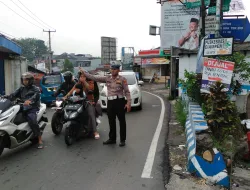 Anggota Wilayah Hukum Polsek Ciampea Polres Bogor Laksanakan Rutin Gatur Lalu Lintas