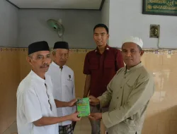 Kembangkan Ilmu Agama, Rutan Bangil Kanwil Kemenkumham Jatim Lakukan Pembagian Kitab Diba’ Untuk Warga Binaan Santri Nuruttaubah