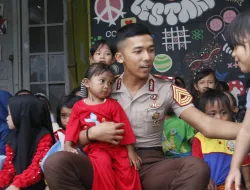Taruna Akademi Kepolisian Berbagi Kasih di Situ Rompong Rempoa