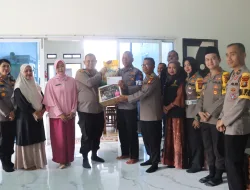 Wujud Kepedulian, Kapolres Dumai Jenguk Anggota Yang Sedang Terbaring Sakit