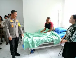 Kapolda Sumut Jenguk Dua Personil Korban Penganiayaan Saat Menangkap Pelaku Narkoba
