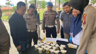 Satnarkoba Polres Kampar Tes Urine Personil