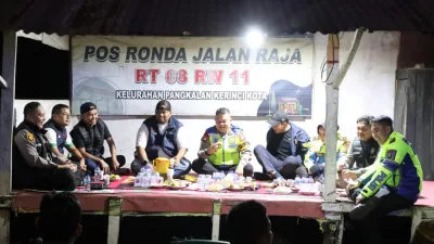 Pimpin Patroli Mobile, Kapolres Pelalawan Sambangi Pos Kamling Sampaikan Pesan Kamtibmas