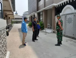 Babinsa Komsos Bersama Petugas Keamanan Antisipasi Gangguan Kamtibmas