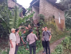 Polsek Ciawi Bersama Instansi Terkait Lakukan Pengecekan Kembali Adanya  Rumah Roboh Akibat Bencana Alam