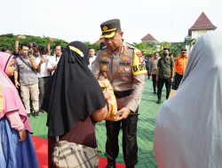 Kapolres Metro Bekasi Dan Forkopimda Kabupaten Bekasi Berikan Baksos Ramadhan Presisi di Lapangan Plaza Pemda