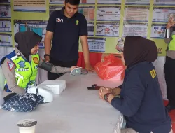 Dalam Ops Ketupat Jaya 2024, Si Dokkes Polrestro Jaktim Berikan Pelayanan Kesehatan Ke Pospam