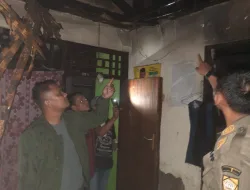 Polsek Jonggol Cek TKP Kebakaran Rumah yang Terjadi Akibat Konsleting Listrik