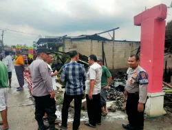 Polsek Gunung Putri Cek Olah TKP Terhadap Kebakaran Toko Sembako dan Toko Kasur Busa