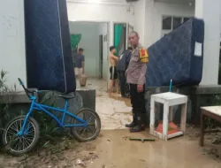 Polsek Babakan Madang Bantu Evakuasi Warga Terkena Dampak Banjir Meluapnya Sungai Cerewet Desa Cijayanti Akibat Curah Hujan Intensitas Tinggi