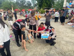 Setelah Boneka, Kini Polisi Bagi Mobil Mainan ke Pengunjung Anak Laki-Laki di Ancol