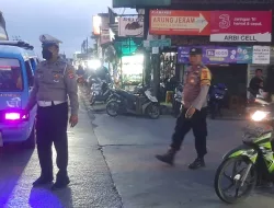 Anggota Pos Gatur Wilayah Hukum Polsek Caringin Laksanakan Pengaturan Arus Lalu Lintas H +5 Lebaran Di Jalan Raya Caringin Bogor Jakarta