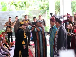 Pj. Gubernur Sultra Peroleh Gelar Adat “Kolakino Liwu Pancana” Atas Keadilan Restoratif di Buton Tengah
