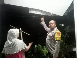 Polsek Leuwiliang Bersama Instansi Terkait Lakukan Pengecekan Serta Evakuasi Adanya Musibah Bencana Alam Angin Puting Beliung Akibat Intensitas Hujan Yang Sangat Tinggi