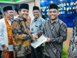 Serahkan Sertipikat Tanah Wakaf di Bekasi, Wamen ATR/Waka BPN: Hadir di Tengah Umat Untuk Pastikan Tanah Tersertipikat