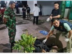 Temu Mayat Pria Yang Di Duga ODGJ di Halaman Masjid Desa Ciderum, Caringin Kabupaten Bogor
