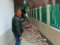 Adanya Rumah Ambruk di Ciomas, Polsek Ciomas Lakukan Pengecekan Bersama Instansi Terkait