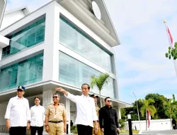 Presiden Jokowi Tinjau Kantor Gubernur, Hari kedua di Sulawesi Barat