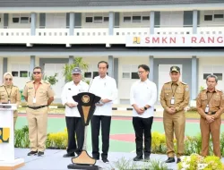 Tinjau Fasilitas Pendidikan Presiden Jokowi di SMKN 1 Rangas Mamuju