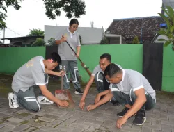 Bakti Sosial, Rutan Bangil Kanwil Kemenkumham Jatim Bersihkan TMP Kusuma Bangsa Peringatan HBP Ke-60