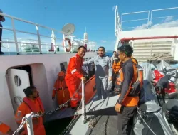 Bakamla RI Evakuasi ABK Kapal Tanzania Terbakar di Perairan Pulau Timor