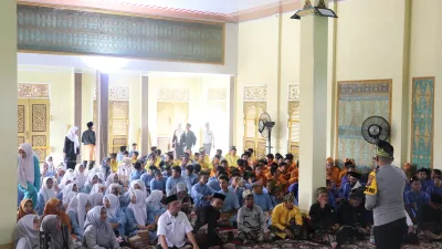 Kapolres Pelalawan Edukasi Ratusan Pelajar Tentang Bahaya Narkoba di Acara Tunjuk Ajar Melayu 