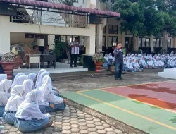 Polres Kuansing dan Indonesia Safety Driving Center (ISDC) Gelar Police Goes To School di SMAN 1 Kuantan Mudik