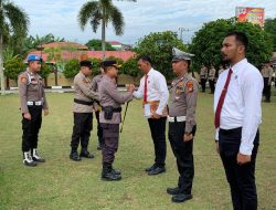 40 Anggota Polres Kampar Berprestasi dan Berdedikasi Tinggi, Terima Penghargaan dari Kapolres Kampar