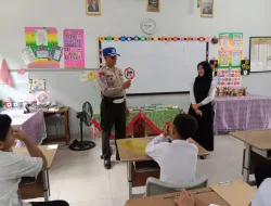 Polisi Goes To School di SDN Duri Kepa 07 Jakarta Barat : Sosialisasi Akan Pentingnya Tertib Berlalu Lintas