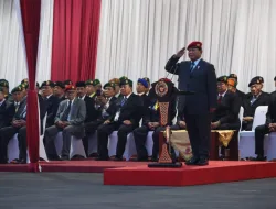 Menhan Prabowo Pimpin Upacara Parade Senja di Kemhan