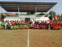 Melalui Gala Siswa Tingkat SMP Kabupaten Bekasi Babinsa Hadiri Pembukaan Pertandingan Sepak Bola