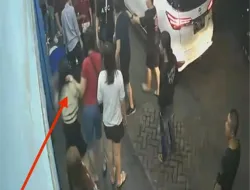 Sadis !! Aksi Pengeroyokan Terhadap Seorang Wanita Bernama Bernadet di Rumah Makan (AS) Timbulkan Luka Hingga Traumatic Secara Psikologis